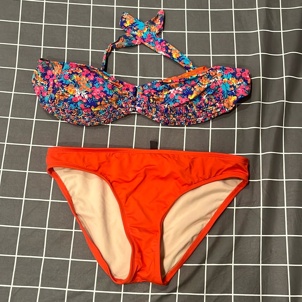 VINTAGE Kenneth Cole coral floral bikini. Size M.